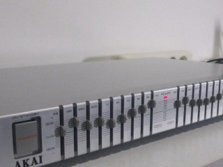 2x9-pasmovy-strieborny-equalizer-akai-ea-a22-vyr-japan-ae12