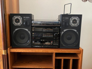 hifi-system-jvc-s-gramofonom