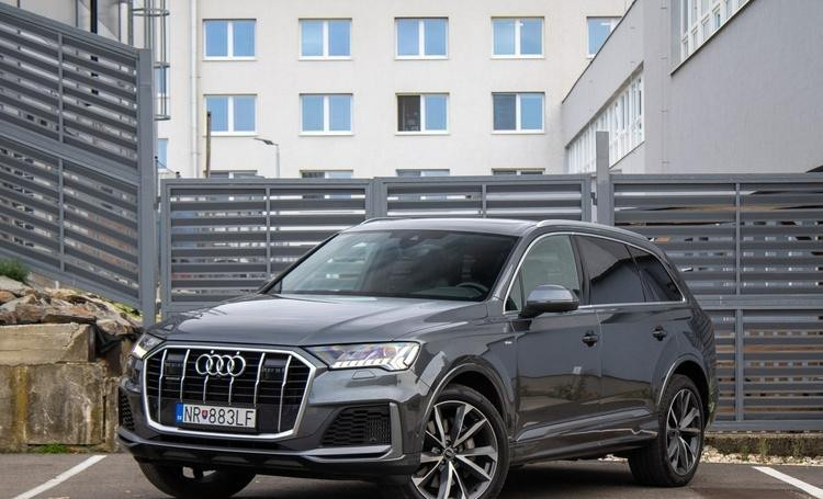 audi-q7-55-30-tfsi-e-phev-s-line-quattro-2-roky-zaruka-big-0