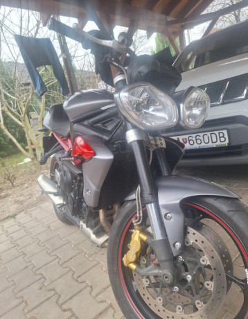 triumph-street-triple-r-675-big-0
