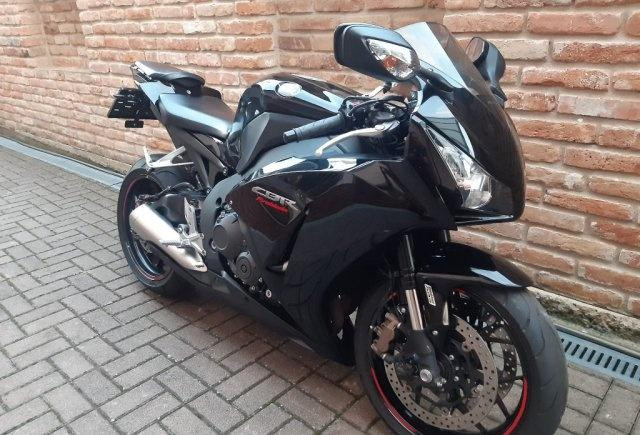 honda-cbr1000-rr-big-0