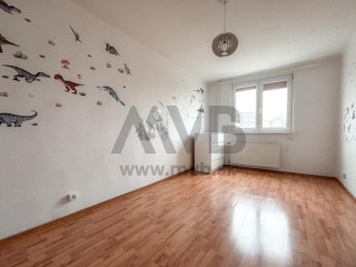 3-izbovy-byt-idealny-na-vlastnu-rekonstrukciu-nove-zamky