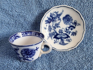 starozitna-porcelanova-salka