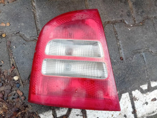 predam-na-octaviu-1-kratku-zadne-lave-svetlo