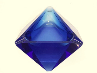 velky-vyber-rozneho-hutneho-a-lisovaneho-skla