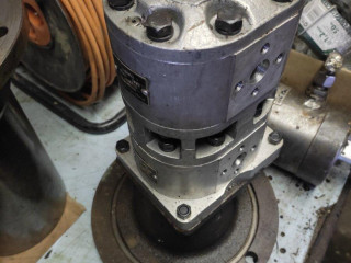 hydraulicke-cerpadlo-z-prirubou