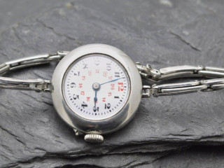 strieborne-naramkove-hodinky