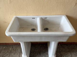 stare-dvojite-umyvadlo