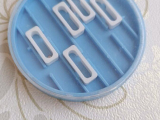 retro-hra-hlavolam-bludisko-znacky-smer