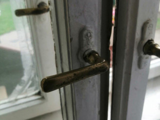 klucky-mosadzne-na-okna-a-ine