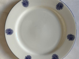 od-aramisa-gabarcelona-biely-porcelanovy-tanier-za-10eur