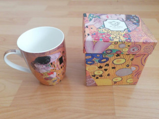 pohar-gustav-klimt-v-darcekovom-baleni