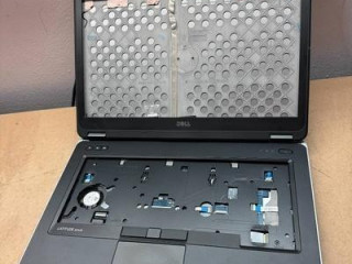 predam-pokazeny-notebook-na-nahradne-diely-zndell-e6440
