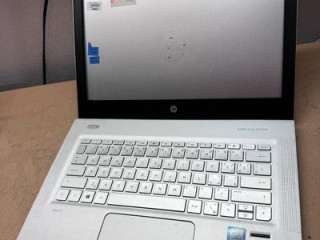 predam-pokazeny-notebook-na-nahradne-diely-zn-hp-13