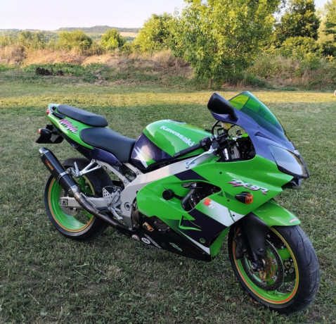 kawasaki-zx9r-ninja-big-0