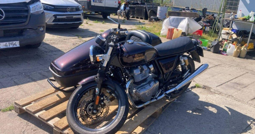 royal-enfield-interceptor-int-650-big-0