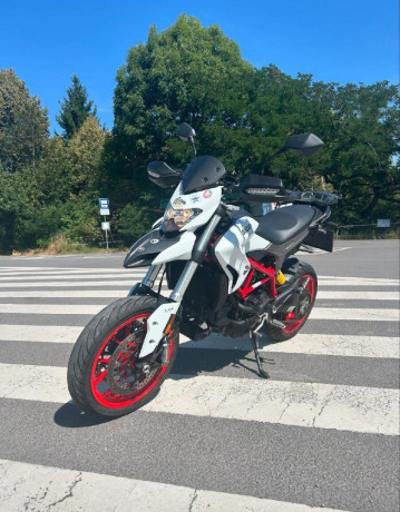 ducati-hyperstrada-939-big-0