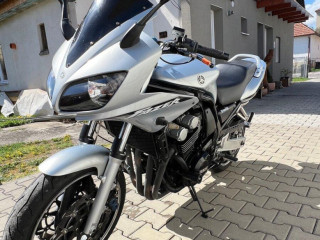 yamaha-fzs-600