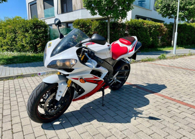yamaha-r1-rn19-yzf-big-0