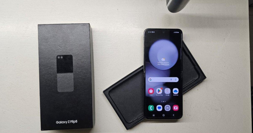 samsung-galaxy-z-flip-5-tmavy-256gb-big-0