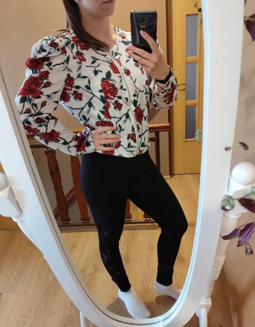 biela-bluzka-sako-s-kvietkami-na-zips-big-4