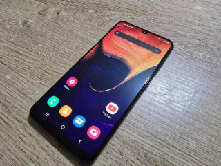 samsung-a50-128gb-v-super-stave-telefon-s-nabijacim-kablom