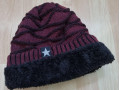 nove-znackove-teple-a-stylove-ciapky-bordova-alebo-siva-small-2