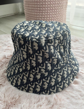 klobuk-dior-big-0