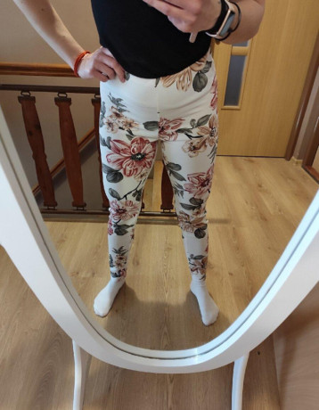 elegantne-biele-kvietkovane-leginy-big-2