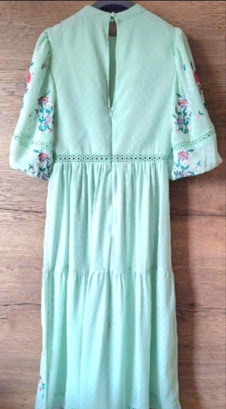 krasne-asos-vysivane-midi-saty-v-jemnej-mentolovej-farbe-big-2
