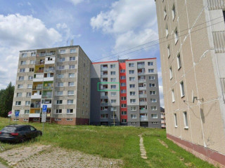 velky-3-izbovy-byt-s-presklenou-loggiou-v-prakovciach