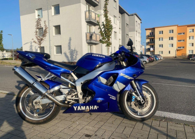 yamaha-yzf-r1-big-0