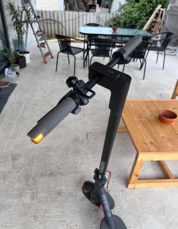 kolobezka-xiaomi-electric-scooter-4-pro-2nd-gen-big-2