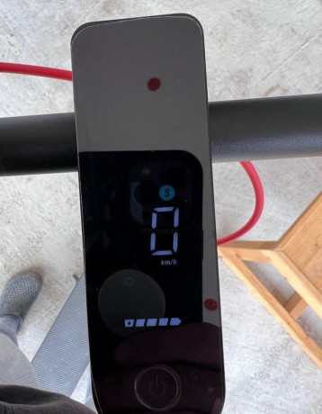kolobezka-xiaomi-electric-scooter-4-pro-2nd-gen-big-0