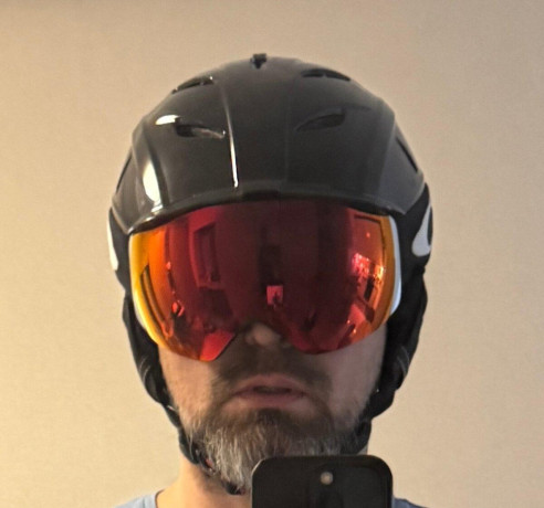 predam-lyziarsku-prilbu-a-okuliare-oakley-big-0