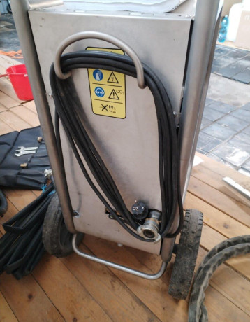 tryskanie-suchym-ladom-karcher-ib-740-big-2
