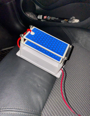 ozonovy-generator-do-auta-na-12v-big-1