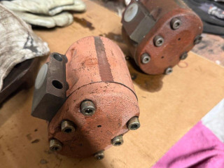 2x-cerpadlo-hydrauliky-original-zetor