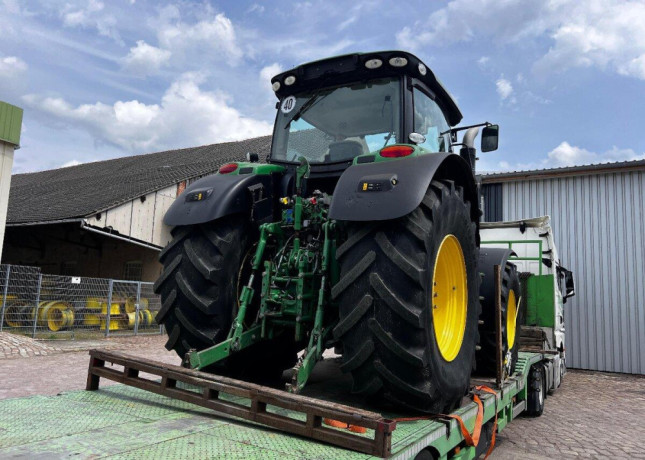 john-deere-6210r-big-3