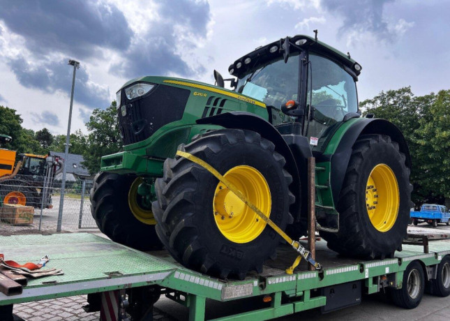 john-deere-6210r-big-0