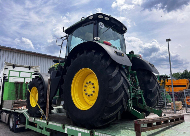 john-deere-6210r-big-2