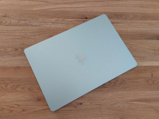 novy-macbook-air-15-m3-16gb512gb-hviezdne-biela