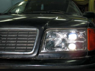 skla-svetiel-audi-100-s4c4