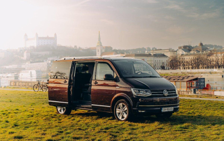 komfortny-6-miestny-transfer-s-vw-multivan-big-0