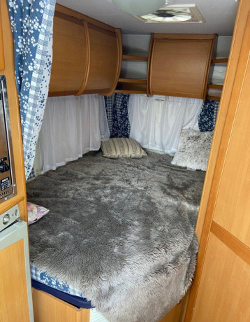prenajom-autokaravanu-plne-vybaveny-kempovaci-autokaravan-big-4