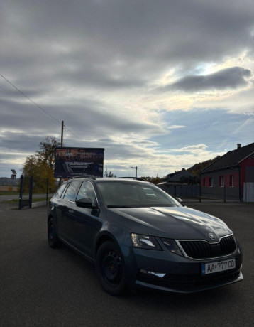 prenajom-vozidla-skoda-octavia-combi-automat-big-4