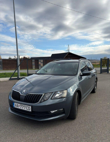 prenajom-vozidla-skoda-octavia-combi-automat-big-3