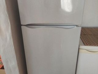 chladnicka-s-mraznickou-indesit