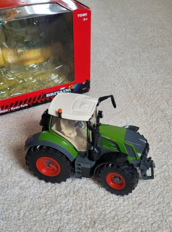 britains-traktor-fendt-828-vario-132-big-1