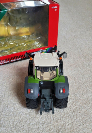 britains-traktor-fendt-828-vario-132-big-3